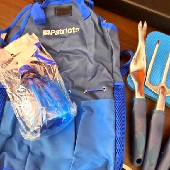 Gardening Tool & Storage Set - NIB - Picture 2 of 3